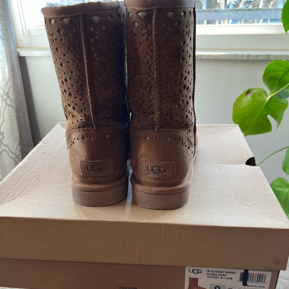 UGG Chestnut Boots Size 9 Fall Trendy - Picture 4 of 7